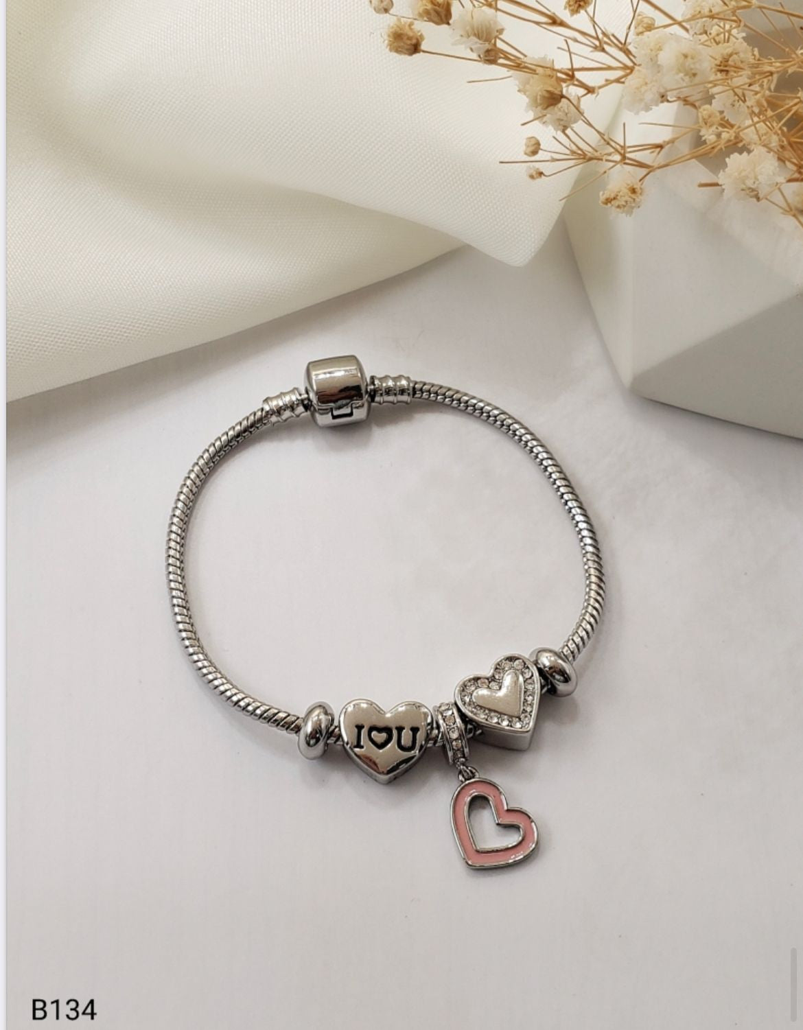 ✨💖 ¡EXPRESA TU ESENCIA CON LAS PULSERAS PANDORA!