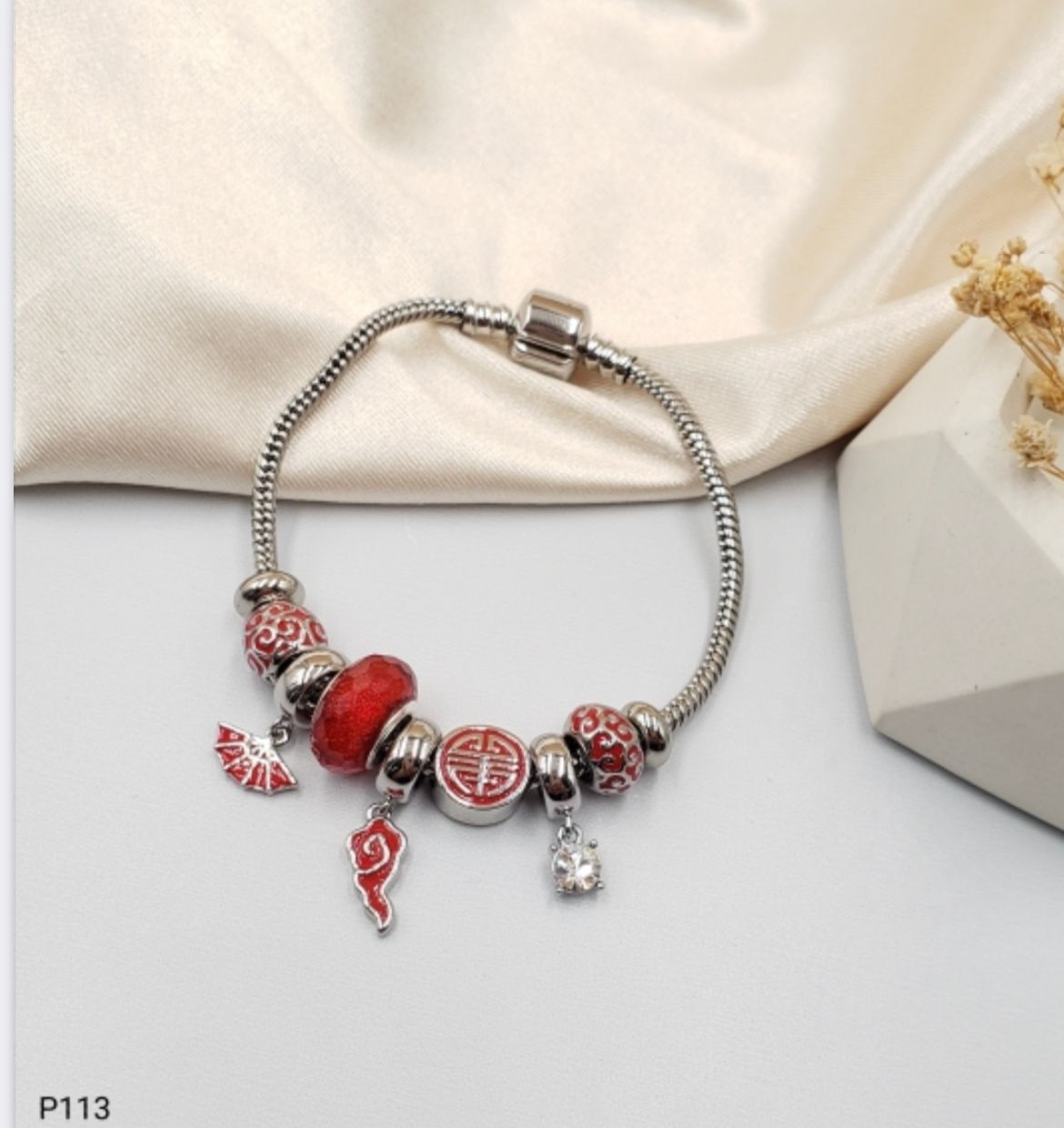 ✨💖 ¡EXPRESA TU ESENCIA CON LAS PULSERAS PANDORA!