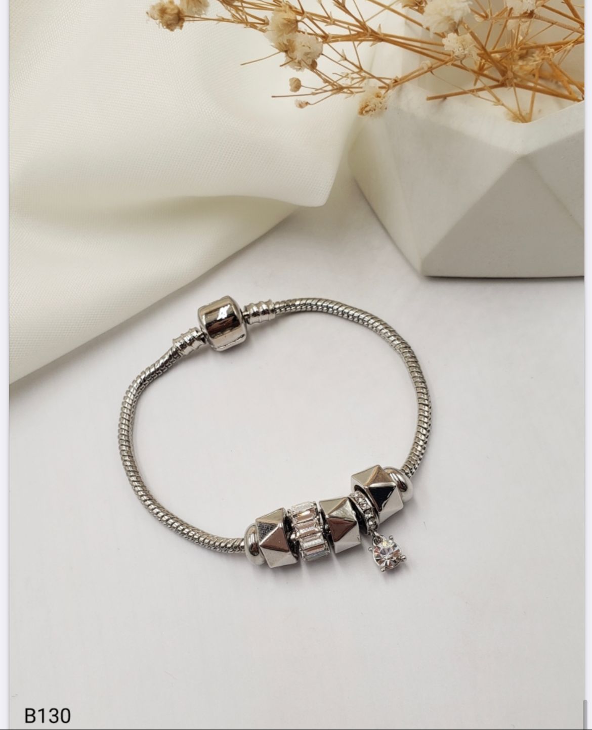 ✨💖 ¡EXPRESA TU ESENCIA CON LAS PULSERAS PANDORA!