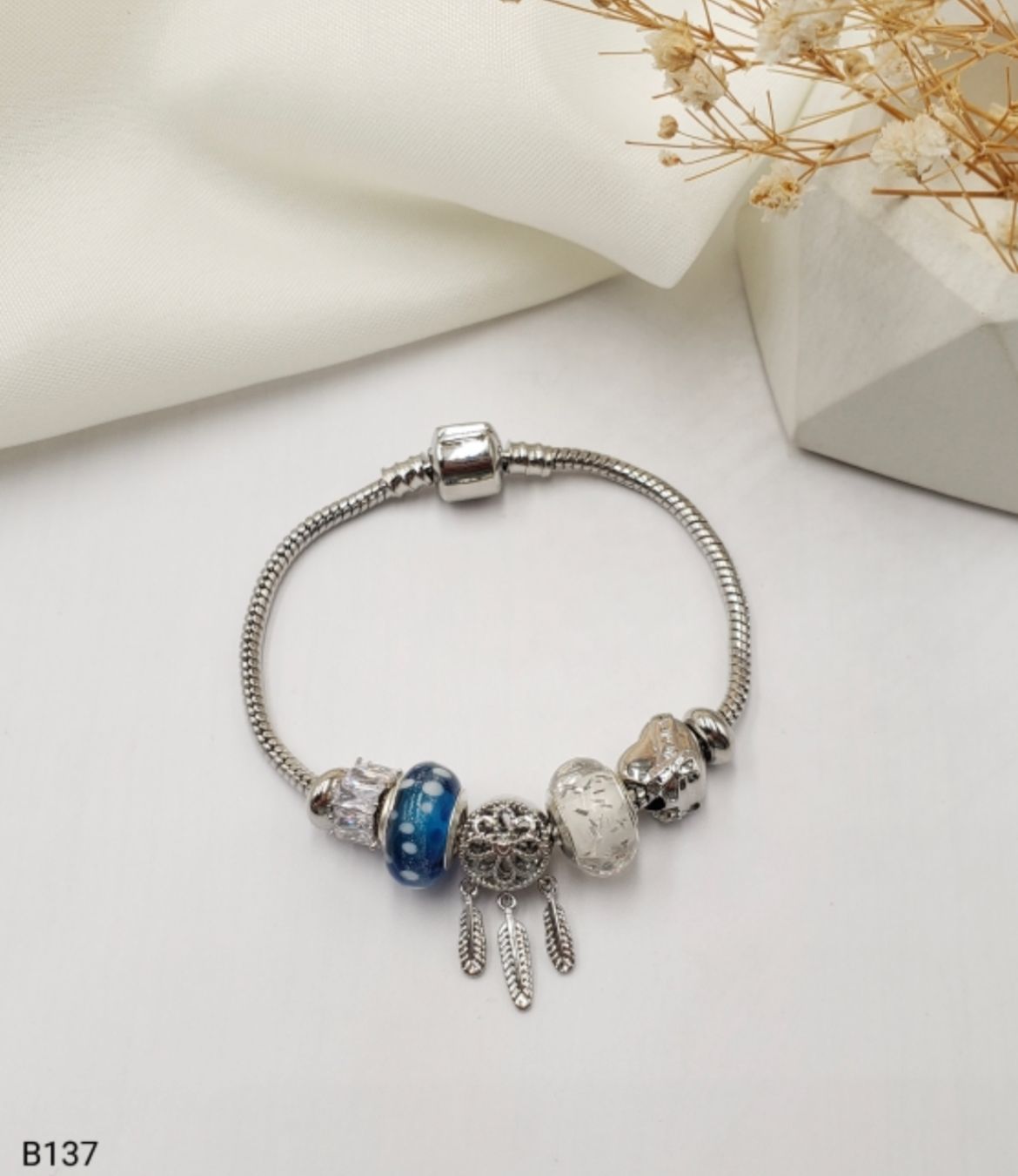 ✨💖 ¡EXPRESA TU ESENCIA CON LAS PULSERAS PANDORA!