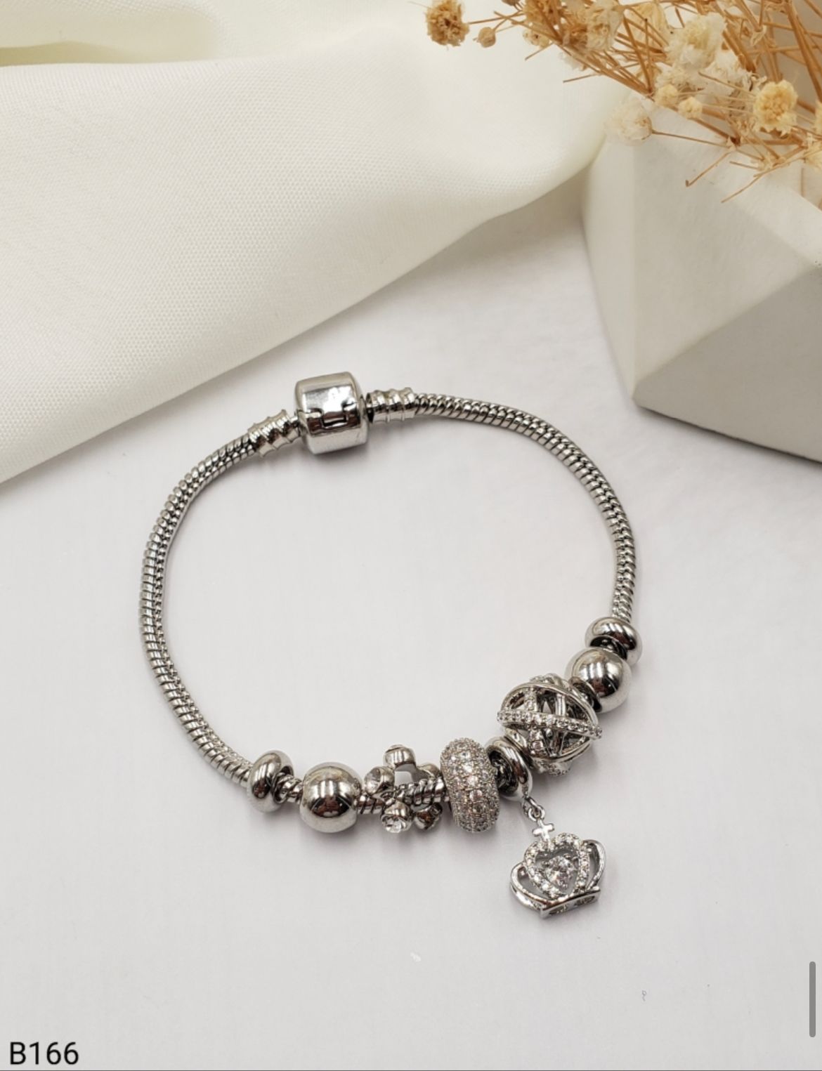 ✨💖 ¡EXPRESA TU ESENCIA CON LAS PULSERAS PANDORA!