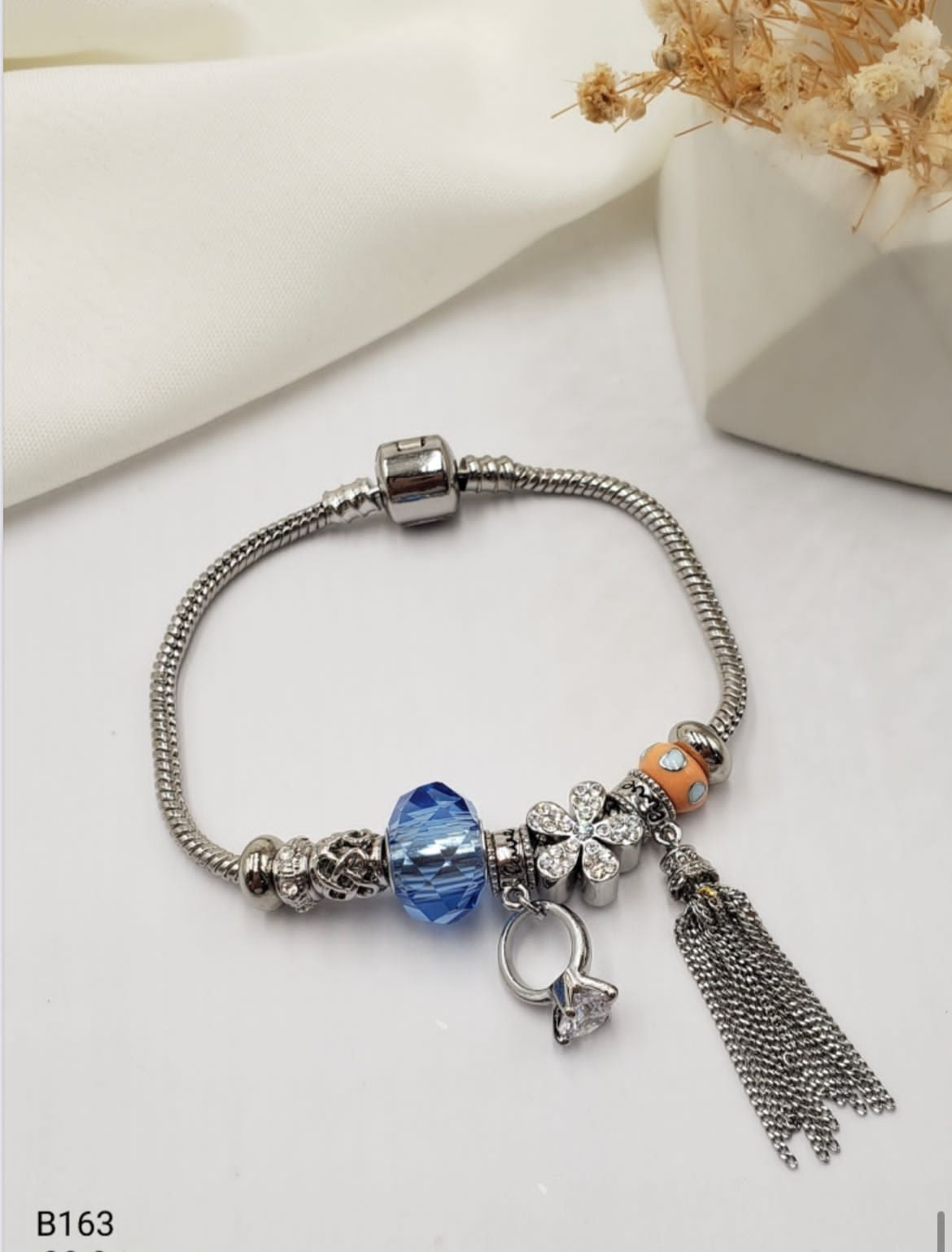 ✨💖 ¡EXPRESA TU ESENCIA CON LAS PULSERAS PANDORA!